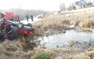 Из водоема на Львовщине вытащили авто с четырьмя трупами - «Фото»