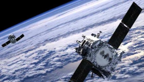 Американский спутник-шпион убегал от российского спутника-инспектора - «Новости»