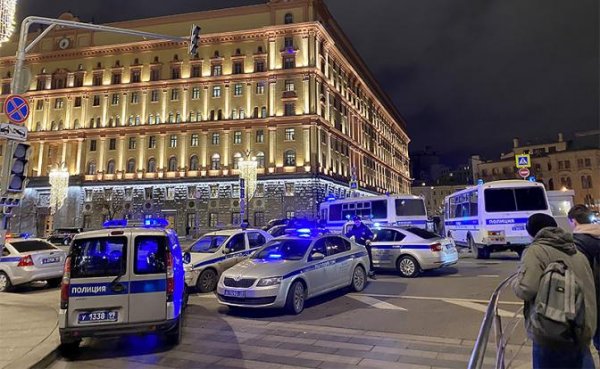 Атака на ФСБ в центре Москвы: «Сейчас рикошетом башку снесет! Бегите!» - «Происшествия»