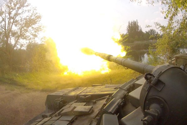 Боевики ВСУ разместили бронетехнику в жилом частном секторе Станицы Луганской - «Новороссия»