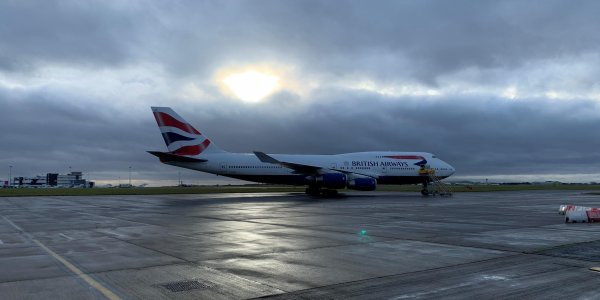 Британский пассажирский лайнер установил рекорд скорости из-за шторма - «Политика»