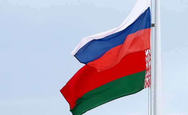 Чем больше давит Кремль, тем меньше белорусы хотят в Союзное государство - «Политика»