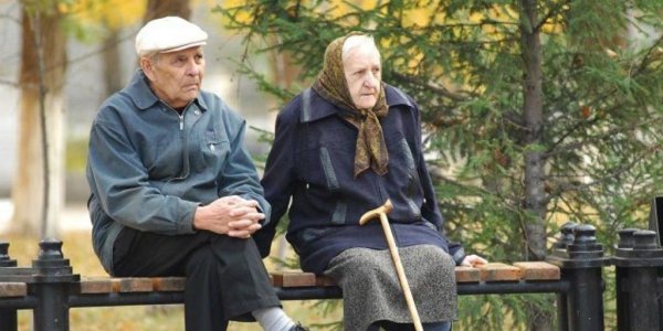 Двое из пяти мужчин считают дискриминацией выход на пенсию позже женщин - «Политика»
