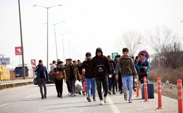 Эрдоган отомстил не только Москве, но и ЕС: Тысячи беженцев рванули в Европу - «Военные действия»