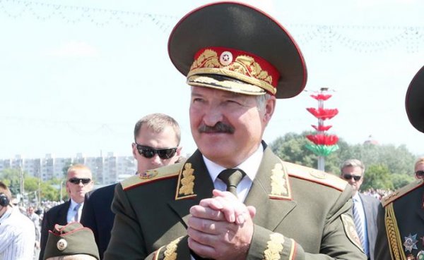 Лукашенко начал игры с Днем Победы? - «Политика»