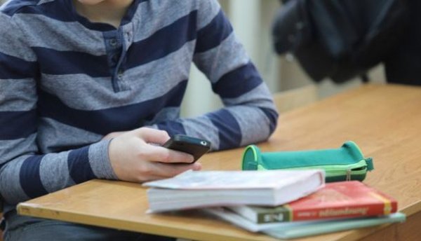 Мобильный телефон взорвался в руках у школьника в Волгограде - «Новости»