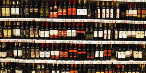 Названы регионы РФ с наибольшими продажами легального алкоголя - «Политика»