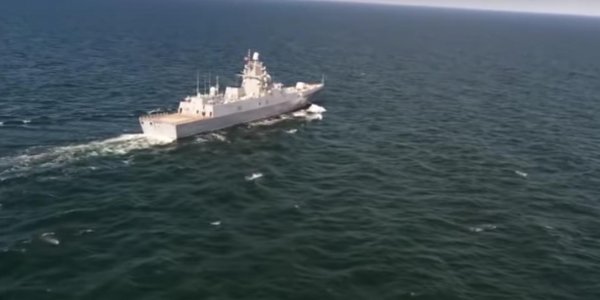 Опубликовано видео испытаний новейшего фрегата "Адмирал Касатонов" - «Политика»