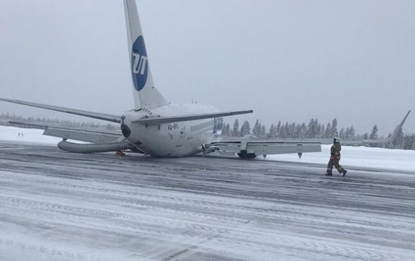 Пассажирский самолет совершил жесткую посадку в России - (видео)
