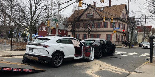 Подростки угнали два Lamborghini Urus и столкнулись друг с другом - «Автоновости»