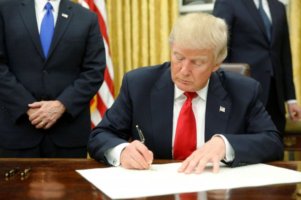 Президент США продлил на год антироссийские санкции из-за возвращения Крыма - «Новороссия»