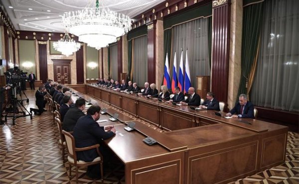 Путин дал понять — он остается в Кремле, а дело россиян — молча размножаться - «Политика»