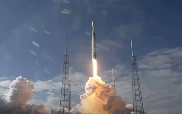 SpaceX вывела на орбиту еще 60 спутников и потеряла ступень ракеты - «Наука»
