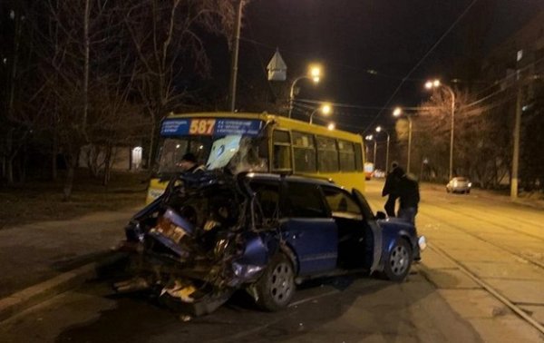 В Киеве пьяный водитель врезался в маршрутку: шесть пострадавших - «Украина»