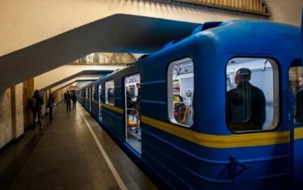 В метро Киева человек упал на рельсы - СМИ - «Украина»