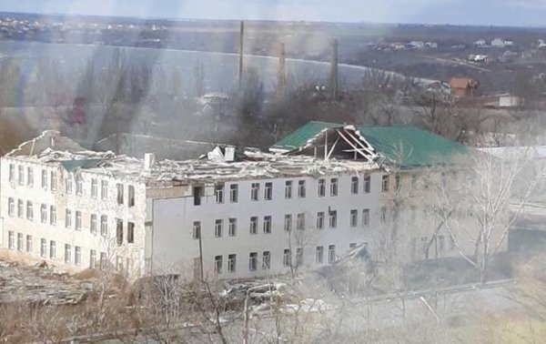 В Николаеве отремонтированные казармы не выдержали сильного ветра - (видео)