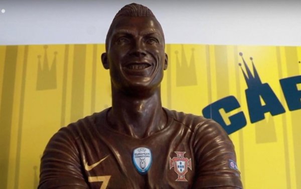 В Португалии появилась шоколадная статуя Роналду - «Культура»