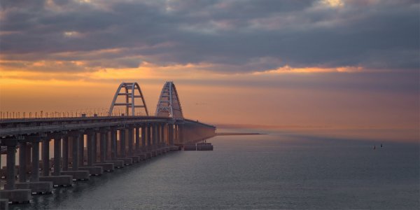 Водителей попросили медленнее ездить по Крымскому мосту - «Автоновости»