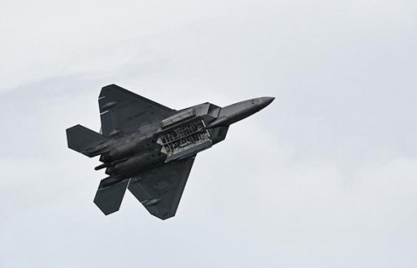 Война в Сирии: F-22 и F-35 нарвались на «Красуху-4» и сломались - «Военные действия»