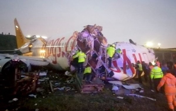 Жёсткая посадка самолета в Стамбуле: один человек погиб - «В мире»