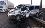 На Николаевщине перевернулся и влетел в отбойник микроавтобус: семь раненых - «Фото»
