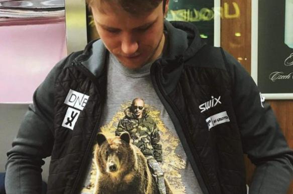 Норвежский биатлонист Кристиансен пожаловался на угрозы от русских и украинцев в Instagram из-за футболки с Путиным - «Политика»