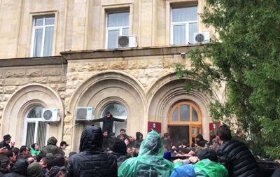 Победа протеста. Что происходит в АбхазииСюжет - «Закон и право»
