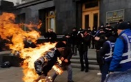 Устроивший самоподжог у ОП назвал мотив поступка - «Фото»