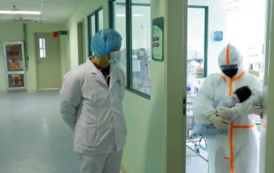 В Китае новорожденная выздоровела от коронавируса без лекарств - «В мире»