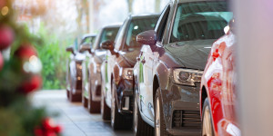 Автокомпании допустили временный отказ от новых моделей из-за курса рубля - «Автоновости»