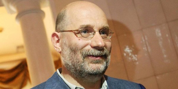63-летний Акунин рассказал, как переносит коронавирус - «Политика»