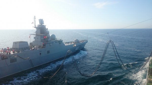 «Адмирал Касатонов» прошел испытания с танкером - «Военное обозрение»