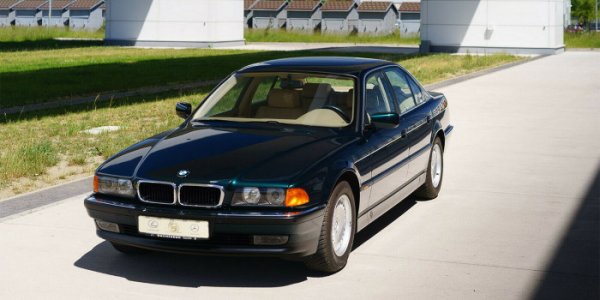 BMW 7-Series, простоявший 23 года в капсуле, выставили на аукцион - «Автоновости»