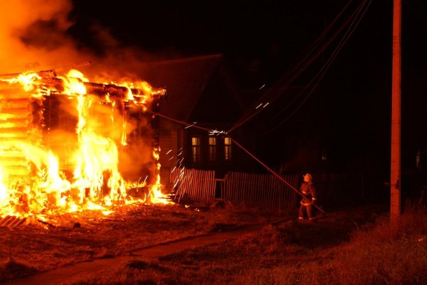 Диспетчер предотвратил смерть многодетной семьи в Барабинске в пожаре - «Новороссия»