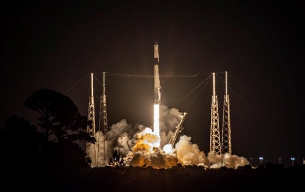 Falcon 9 вывела "грузовик" Cargo Dragon на орбиту - «Наука»