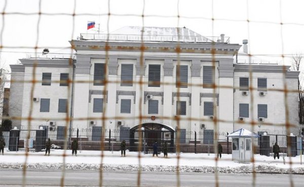 Москва и Киев молча проглотят расстрел российского посольства - «Политика»