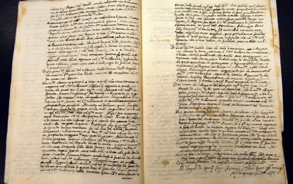 Найдена редкая книга Ньютона о законах Вселенной - «Наука»