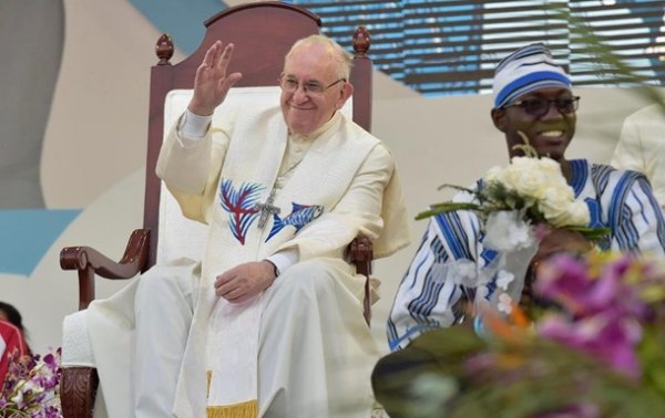Папа римский назвал фанатов соцсетей мертвыми внутри - «В мире»