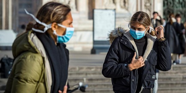 Пьяная россиянка в шутку покашляла на итальянского полицейского и поплатилась - «Политика»