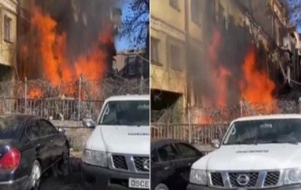 Пожар в Киеве: люди помогают спасать автомобили - (видео)