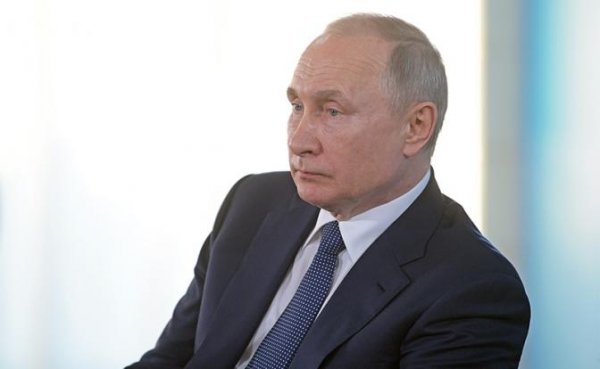 Путин покинул Москву: Президент будет бороться с коронавирусом удаленно? - «Политика»