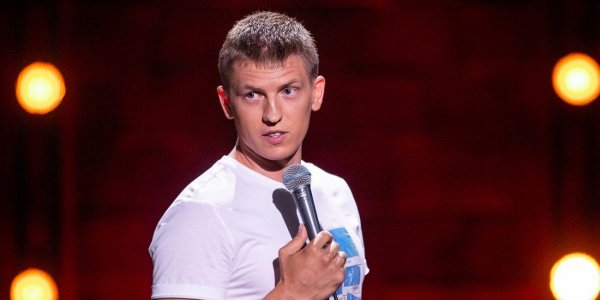 Российский комик высмеял полную женщину, выложив ее фото на кассе - «Политика»