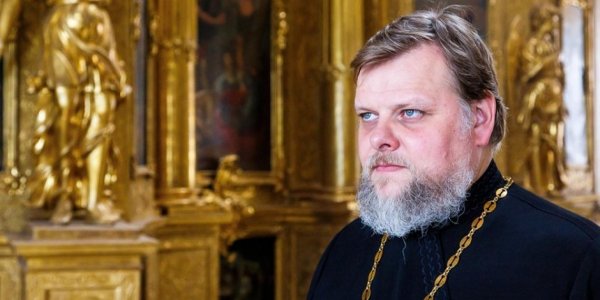 РПЦ вместо отмены служений удвоила дозу кагора для борьбы с вирусом - «Политика»