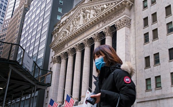 США вышли на первое место в мире по заразившимся коронавирусом - «Новороссия»