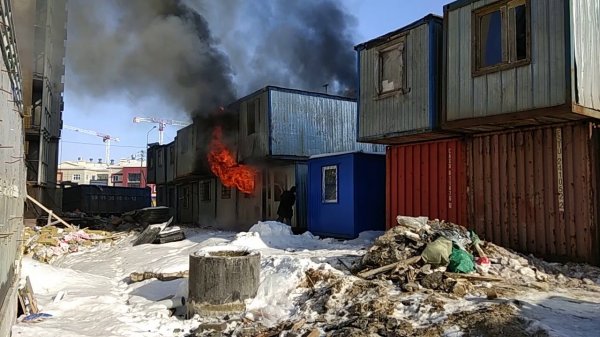 Тракторист в Санкт-Петербурге спас стройку от пожара - «Новороссия»