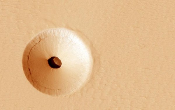 Ученые NASA обнаружили странную дыру на Марсе - «Наука»