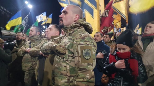 Украинские нацисты выстрелили из ракетницы по посольству РФ в Киеве - «Новороссия»