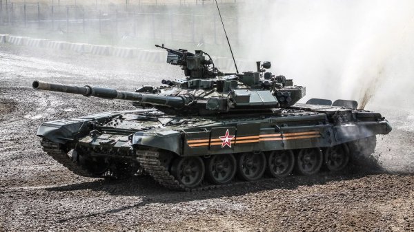 Уралвагонзавод подготовил танки Т-90М к Параду Победы на 9 мая в Москве - «Новороссия»