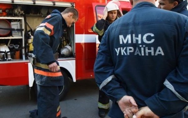 В Киеве чрезвычайники спасли мужчину из-под земли - «Украина»