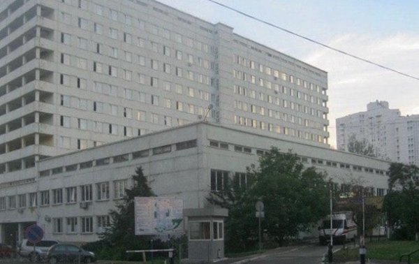 В Киеве пациент выпал из окна больницы на авто - «Украина»